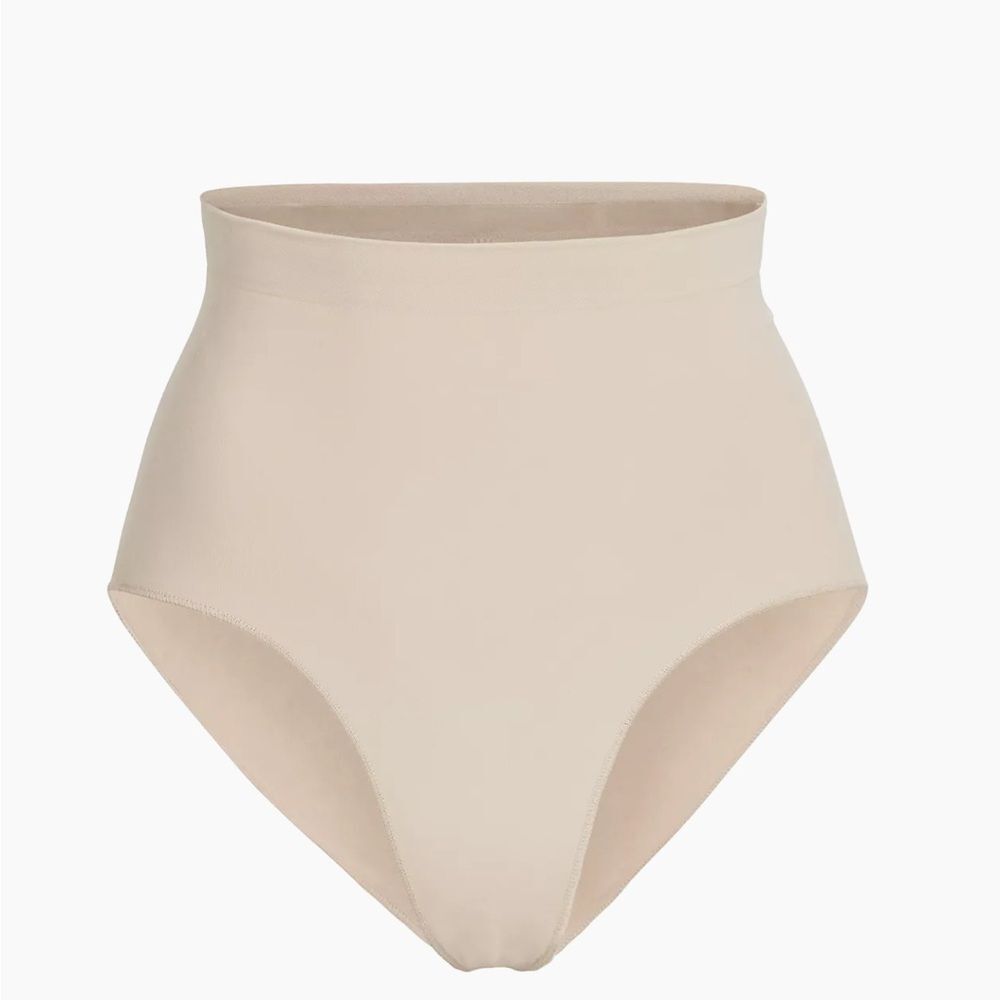 SKIMS Seamless Sculpt Mid Waist Brief sand 2X NWT in packaging